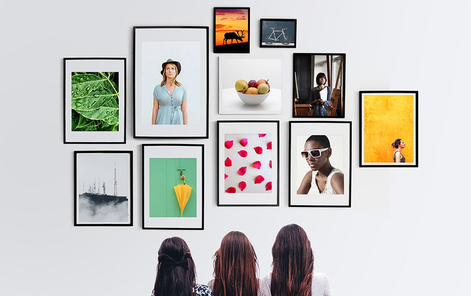 Wall Photo Frames Gallery Mockup PSD