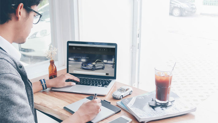 Download Man Working On A Macbook Pro Mockup » CSS Author